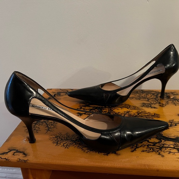 Beautiful Manolo Blahnik black kitten heels. Great condition! Size 39.5 (8.5-9) - Picture 4 of 8
